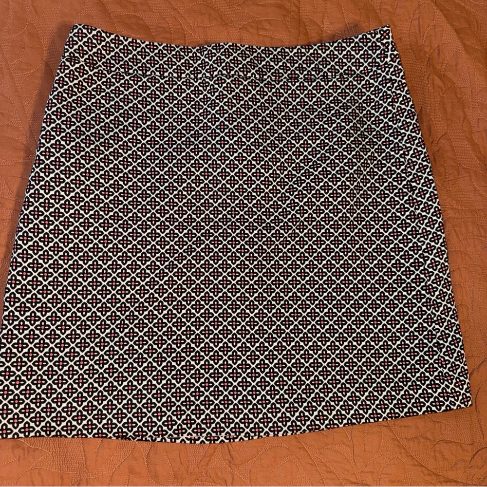 Ann Taylor Geometric Mini Skirt. Size 16.
Retro.